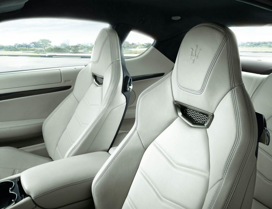  Maserati GranTurismo Sport 2012 года  (фото 11 из 37)